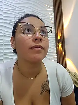 LizzRouse's cam snapshot