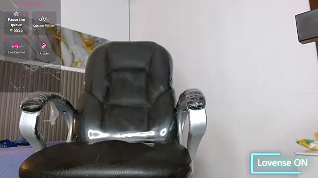 Dyla_n18 live sex cam