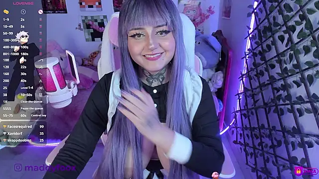 MaddyFooxx live sex cam