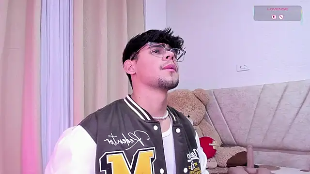 isaac_saenzs's cam snapshot