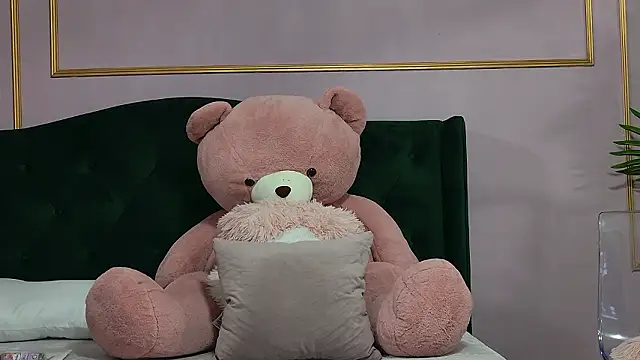 KirraWhite live sex cam