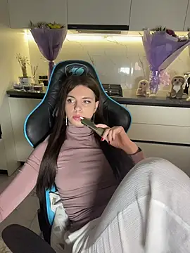 CurlyLara live sex cam