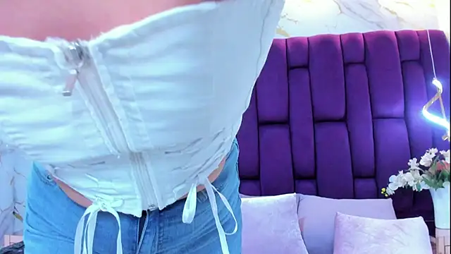 crystalstonee's cam snapshot