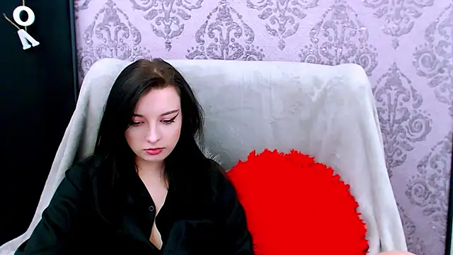 DominantLuna's cam snapshot