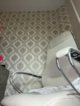 CatVibe live sex cam