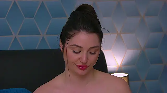 KassieWeins live sex cam