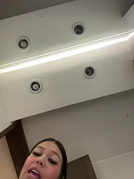 Alyshanon18 live sex cam