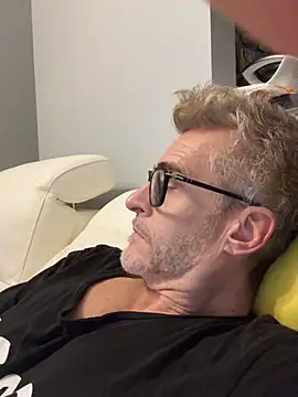 Axl_hot live sex cam