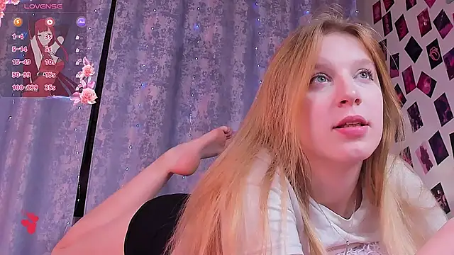 KarambaMoon live sex cam