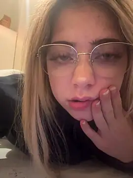 MelliMoon live sex cam