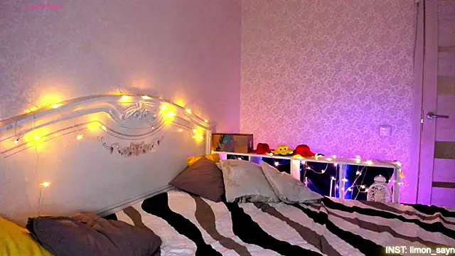 LillyMoure_ live sex cam