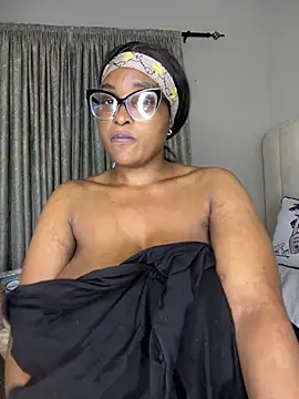 Bustygoddess32 live sex cam