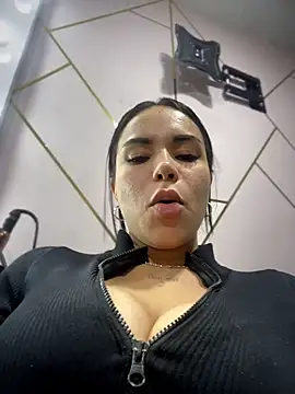 Naatalia live sex cam