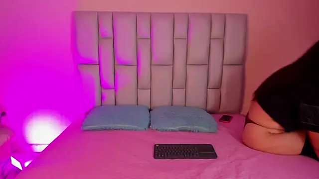 lily_rose1's cam snapshot