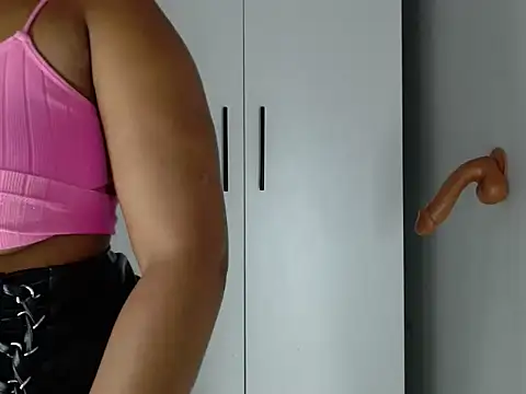 Loyal_Sashaa's cam snapshot