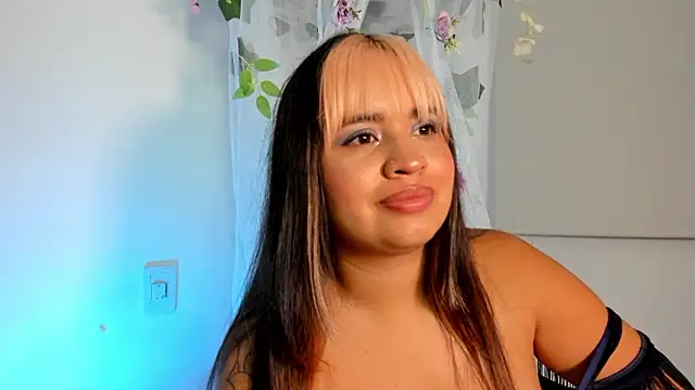 mia_rose_9's cam snapshot