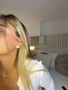 _laura_02's cam snapshot