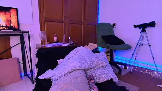 Giantonelawow live sex cam