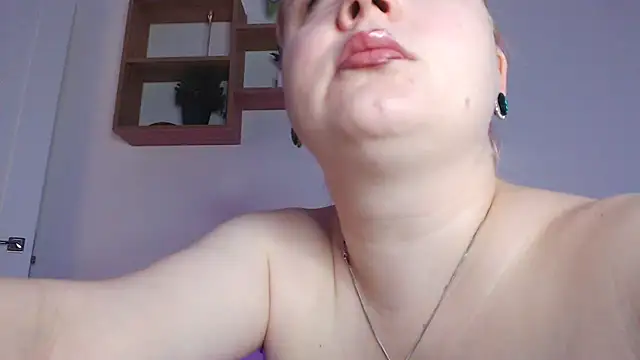 Karolina_love_'s cam snapshot