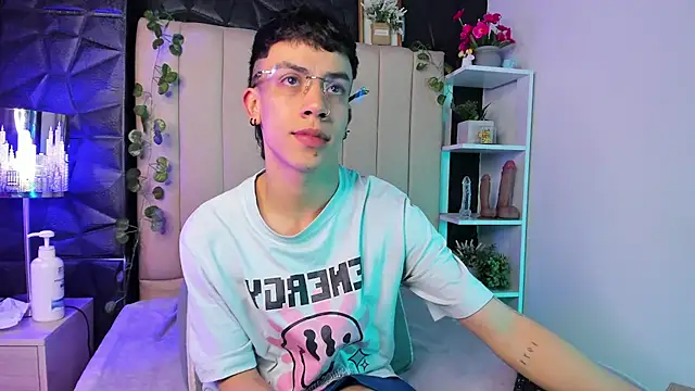 aaronjames1's cam snapshot