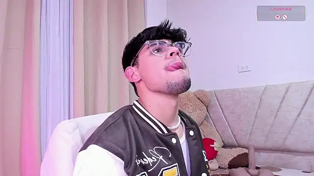 isaac_saenzs's cam snapshot