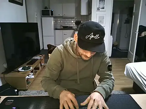 mihaimichael's cam snapshot