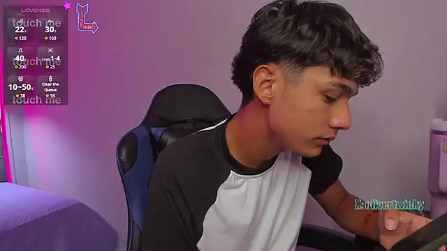 OliverTwinky live sex cam