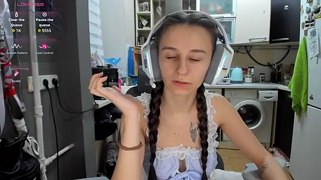 _Nika_Kik live sex cam