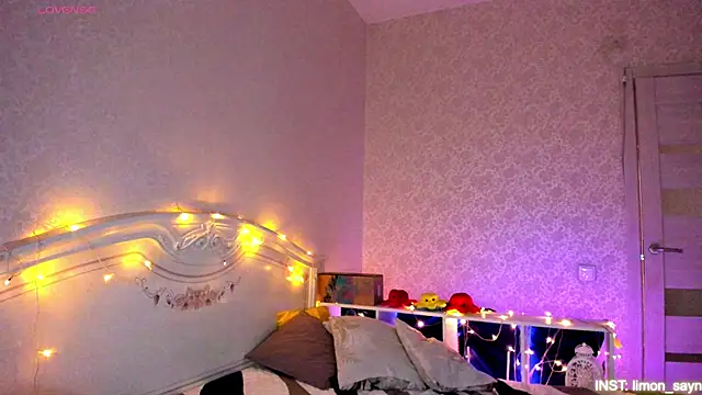 LillyMoure_ live sex cam