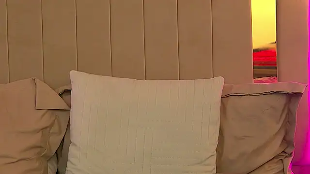 reyabaines's cam snapshot