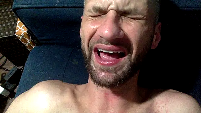 sexyhotstud12 live sex cam