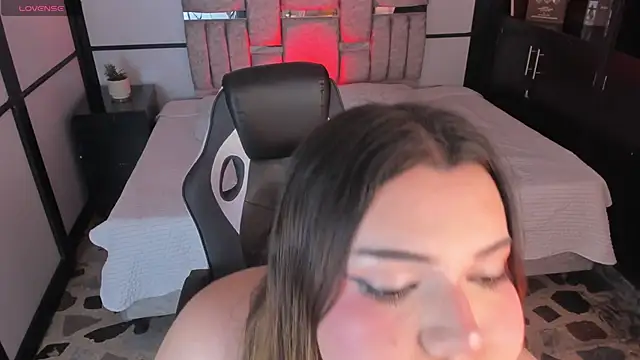 Maxxxine1 live sex cam