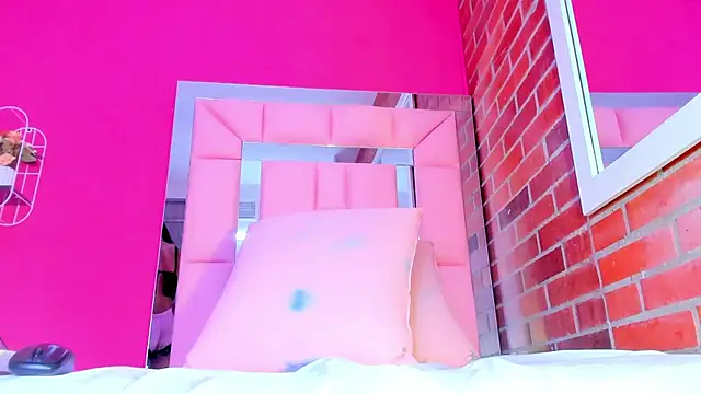 Baby_doll_XOXO live sex cam