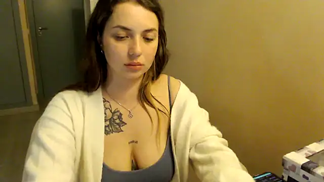 JuliaGraceOF's cam snapshot