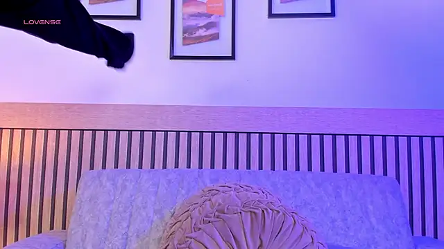 Alison_rous_'s cam snapshot