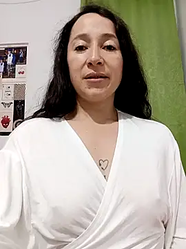 emilypoppy3 live sex cam