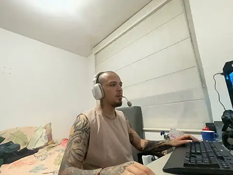 Maximo_Garcia17's cam snapshot