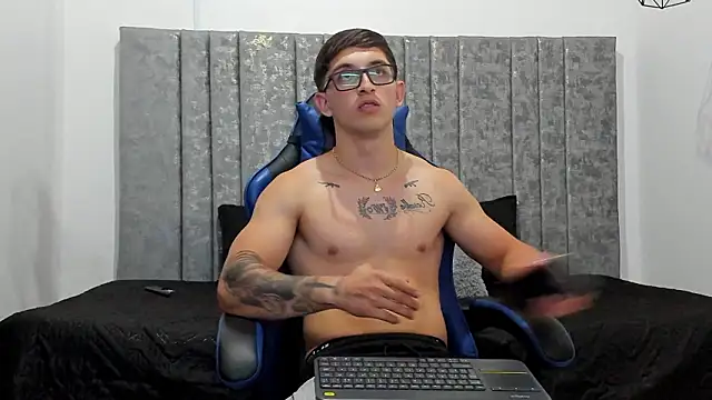 Calvin_Hunter's cam snapshot