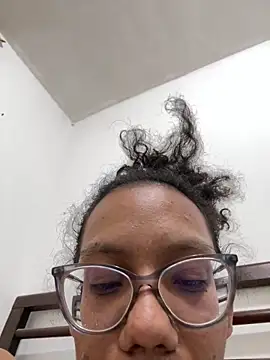 Curly_lily live sex cam