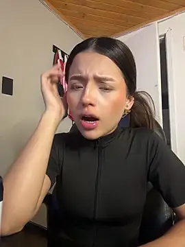 Sofia18_pinkk live sex cam