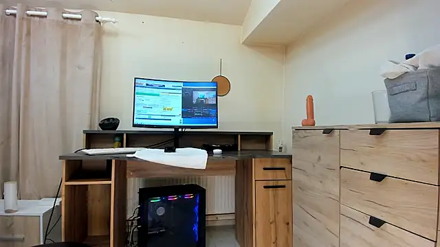 classy_medea's cam snapshot