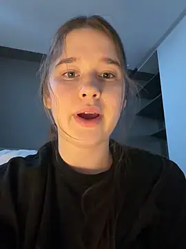 HornyGirlH live sex cam