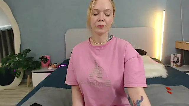 Natalee_Love's cam snapshot