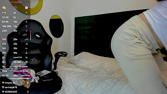 CatalinaBlaze's cam snapshot