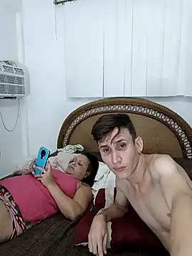 Milfvalesk live sex cam