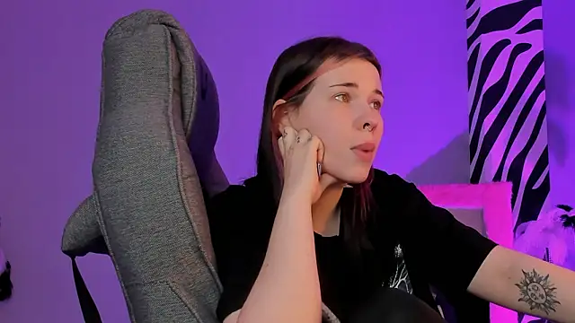 AliceSunday's cam snapshot