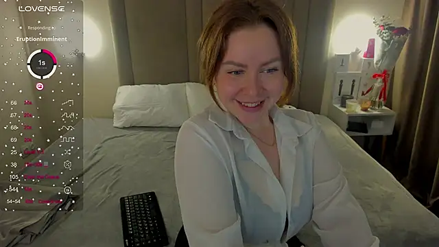 MikaBloom's cam snapshot