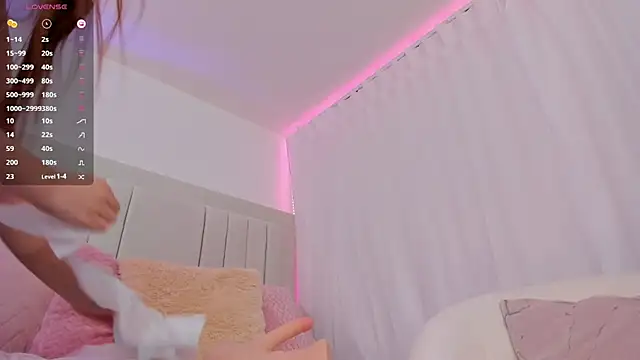 ami_sweet18's cam snapshot