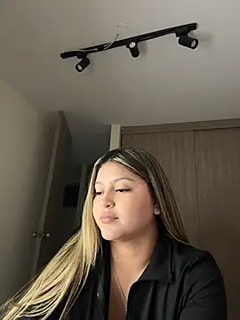 lunablossom_'s cam snapshot