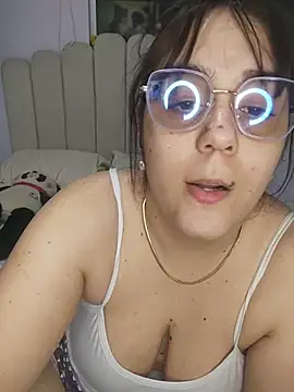 its_lauu_'s cam snapshot